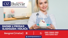 Radnik u prodaji saladoleda i kolača